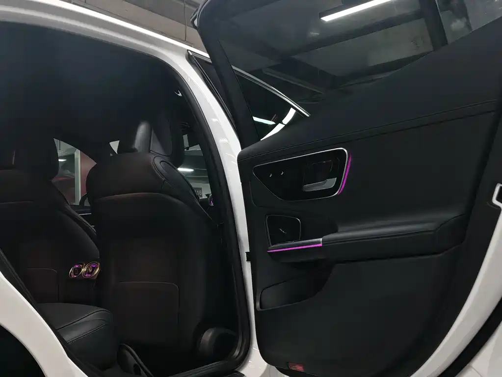 Mercedes-Benz C-Class 2023 — фото 11