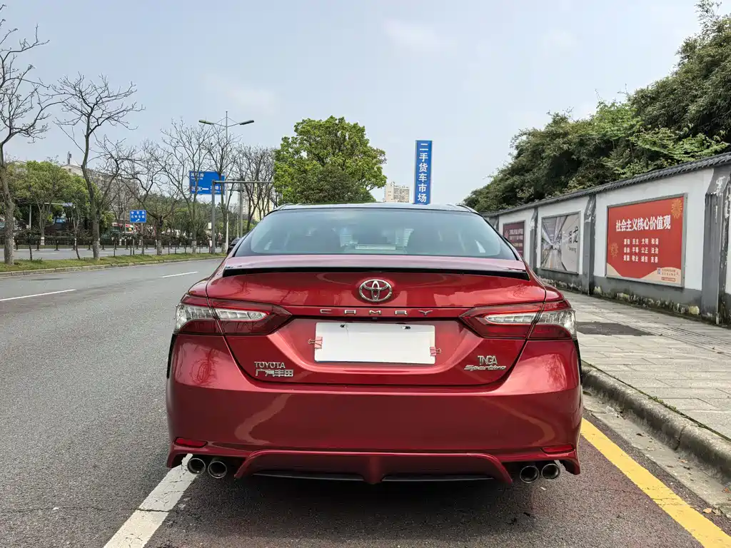 Toyota Camry 2019 — фото 14