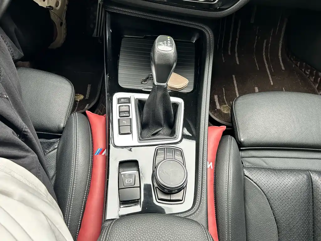 BMW 1 Series 2018 — фото 11