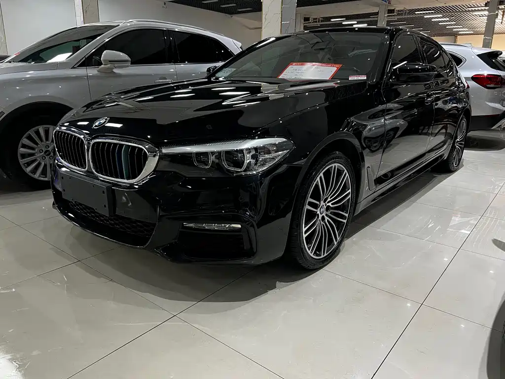 BMW 5 Series 2018 — фото 1
