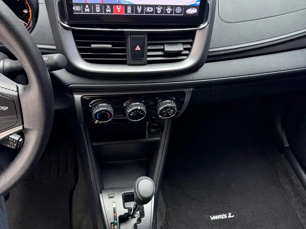 Toyota Yaris L 2022 — фото 10
