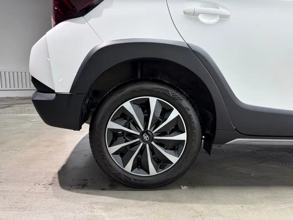Toyota Yaris L 2022 — фото 22