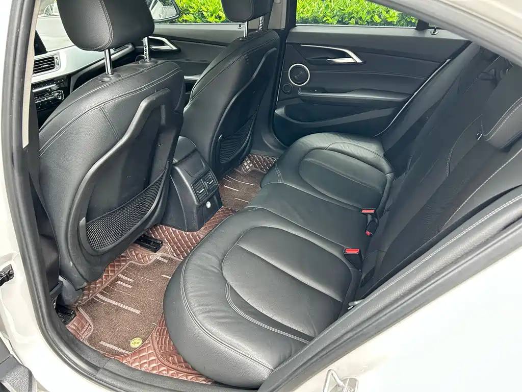 BMW 1 Series 2018 — фото 17