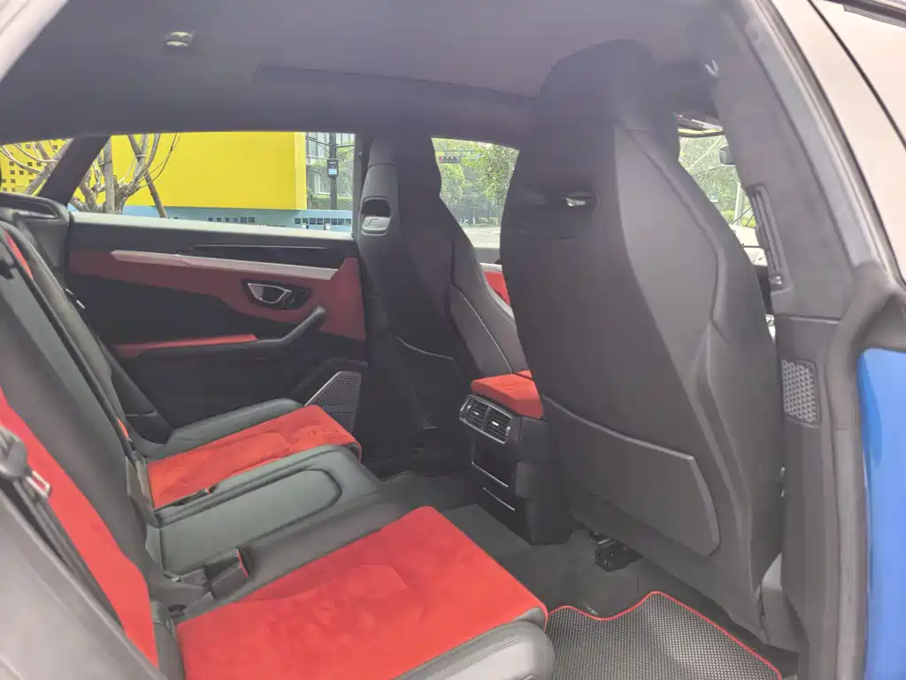 Lamborghini Urus 2019 — фото 16