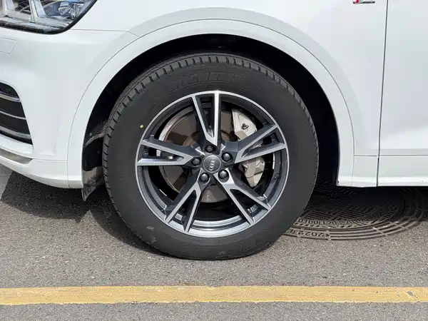 Audi Q5L 2020