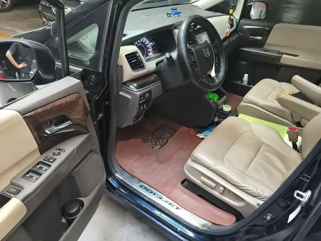 Honda Odyssey 2015 — фото 14