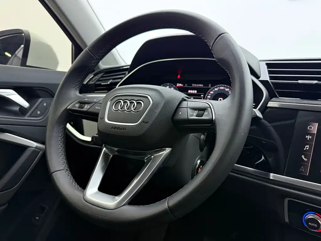 Audi Q3 2023 — фото 12