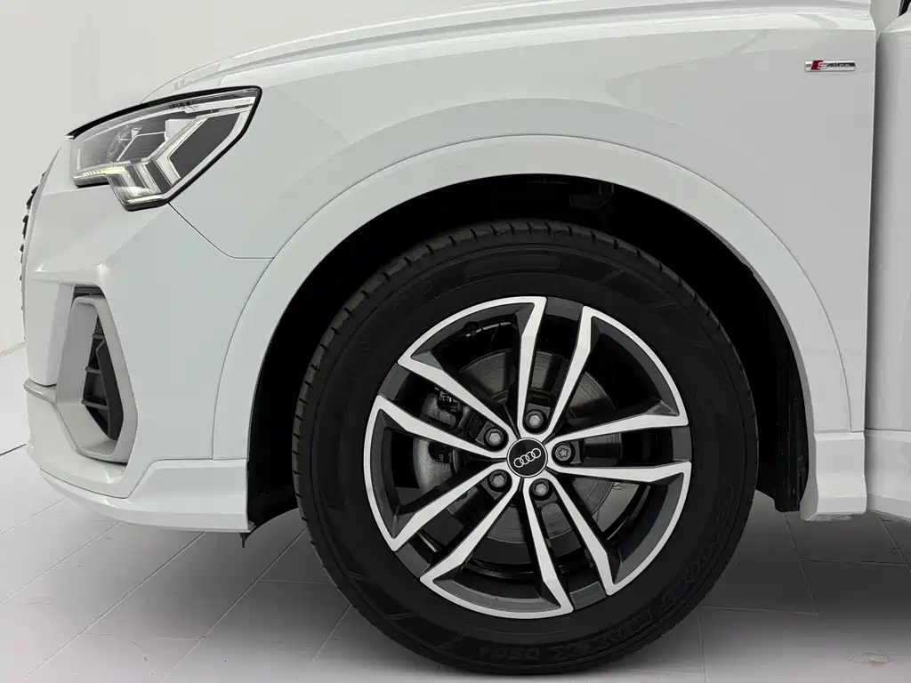 Audi Q3 2023 — фото 22