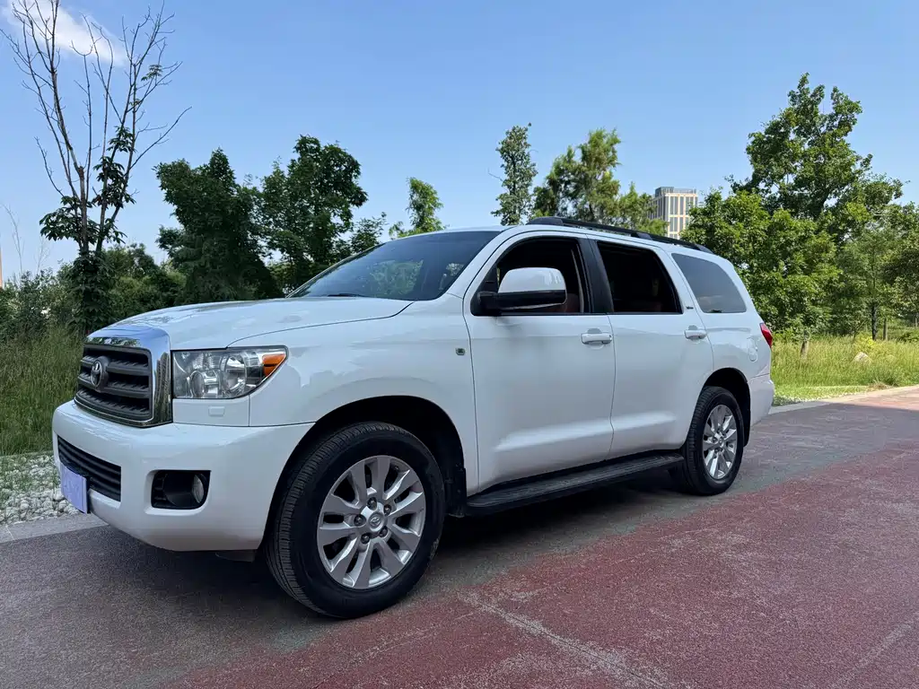 Toyota Sequoia 2016 — фото 1