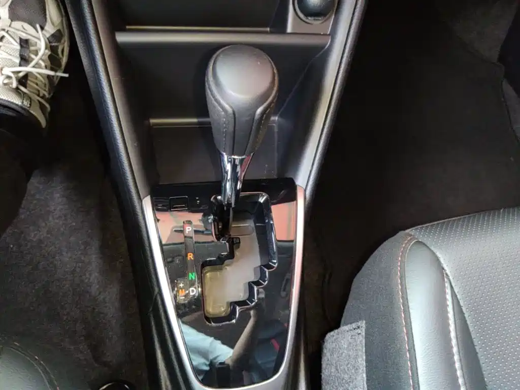 Toyota Yaris L 2020 — фото 14