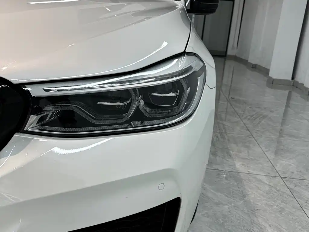 BMW 6 Series GT 2018 — фото 17