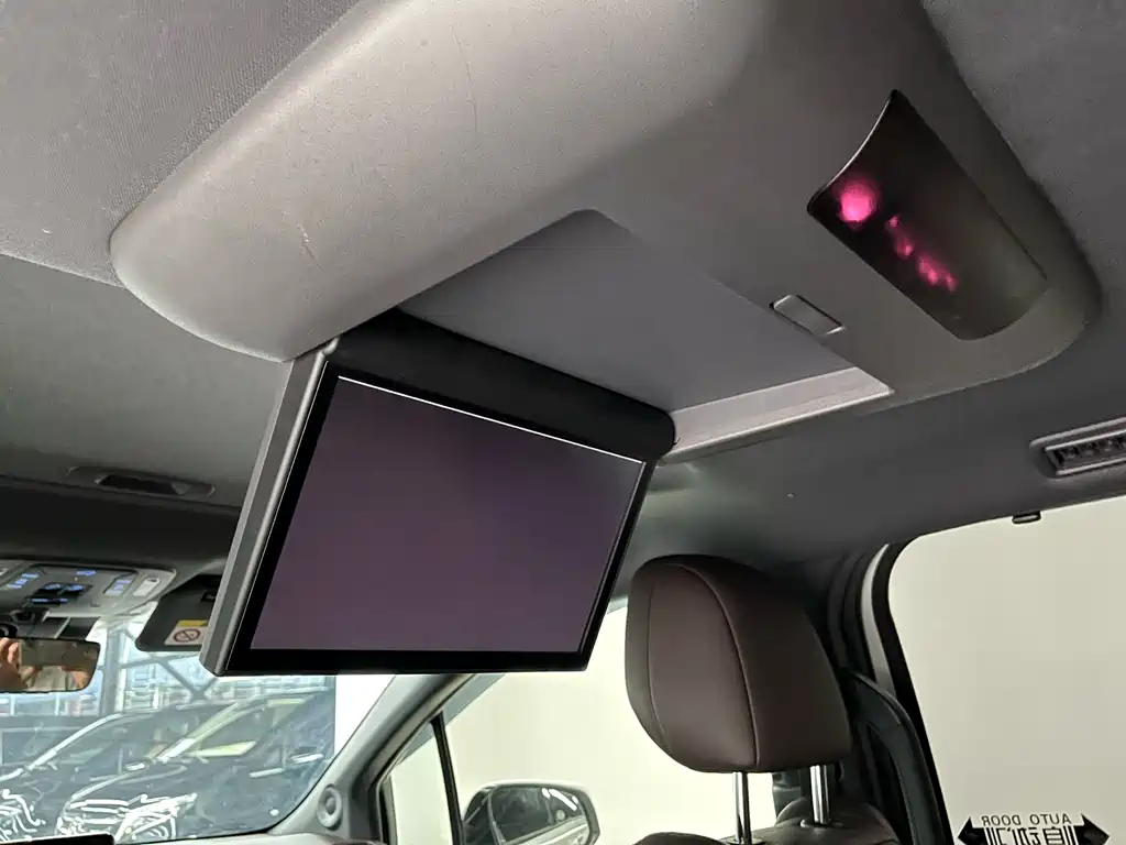 Toyota Sienna 2022 — фото 19