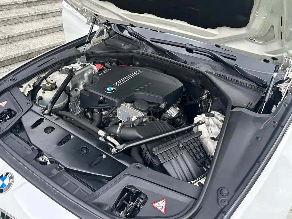 BMW 5 Series 2013 — фото 26