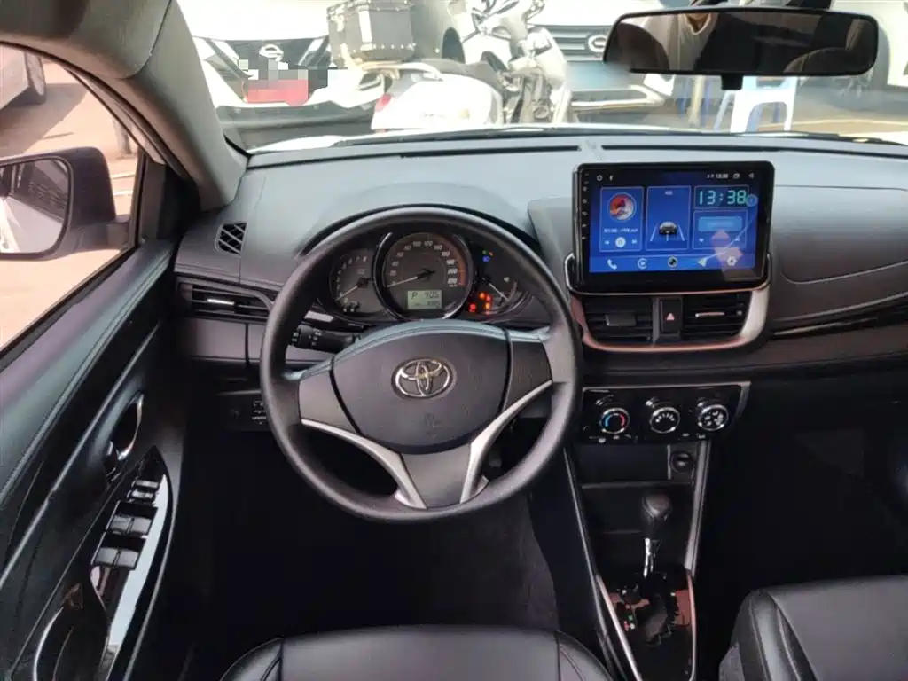 Toyota Yaris L 2020 — фото 11
