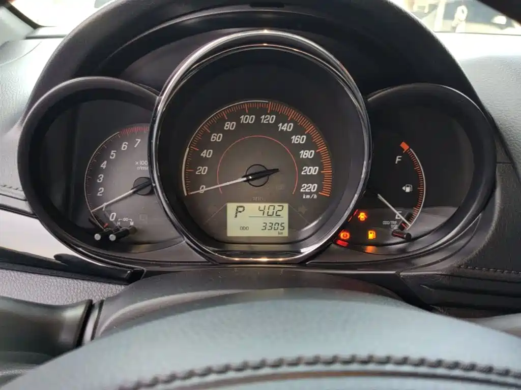 Toyota Yaris L 2020 — фото 12