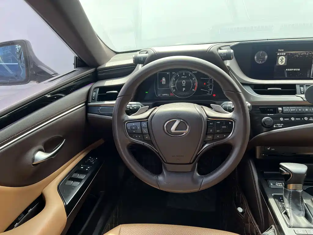 Lexus ES 2020