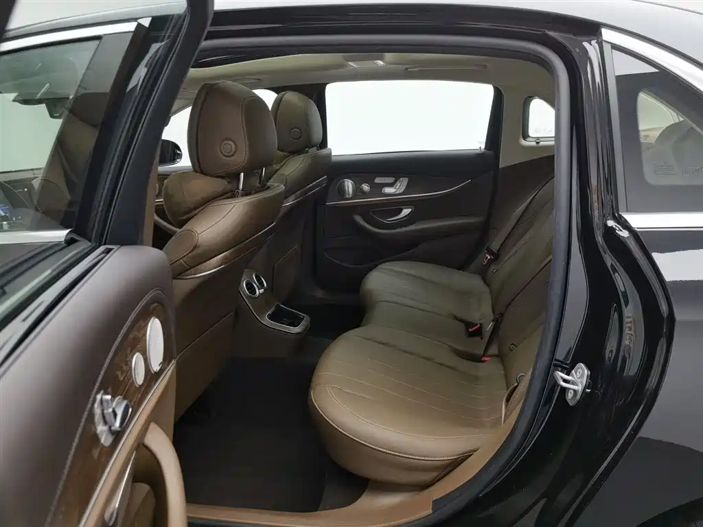 Mercedes-Benz E-Class 2023 — фото 15