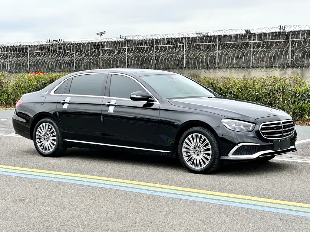 Mercedes-Benz E-Class 2023 — фото 3