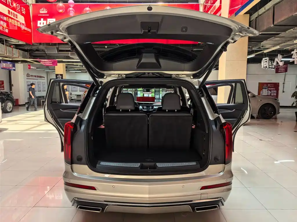 Cadillac XT6 2023 — фото 19