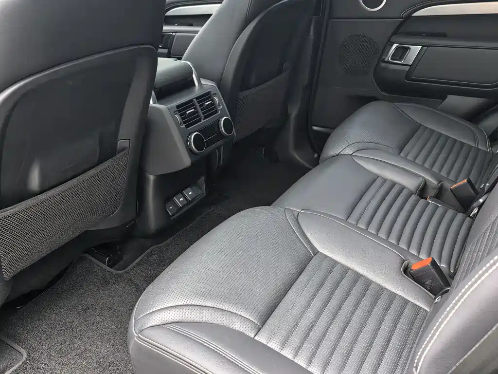 Land Rover Discovery 2023 — фото 12