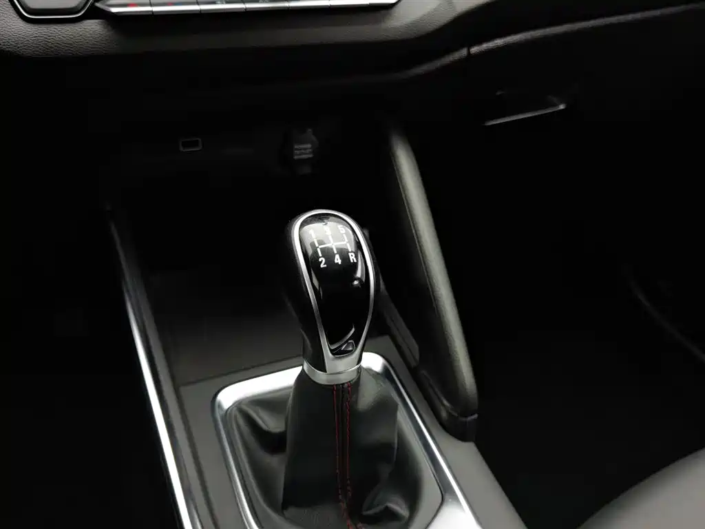 Geely Vision X3 2022 — фото 13