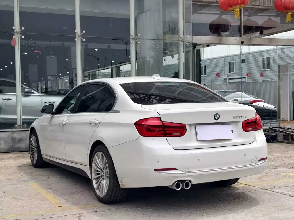 BMW 3 Series 2018 — фото 15