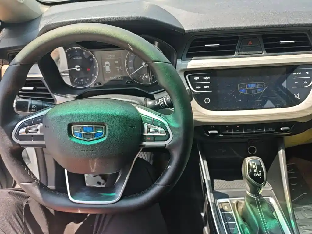 Geely Vision X3 2020 — фото 10
