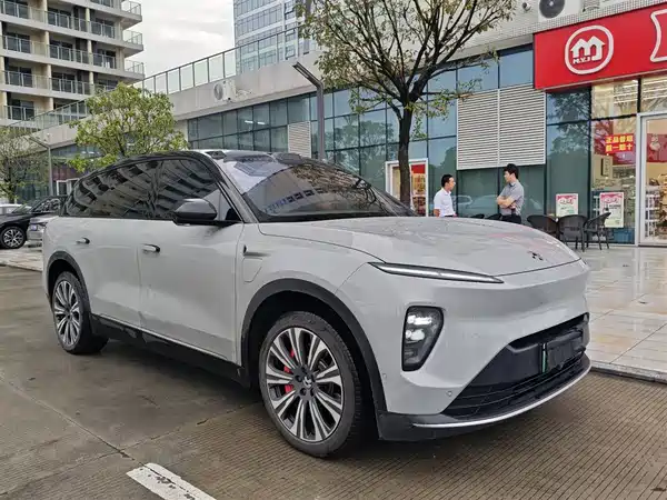 NIO ES8 2023