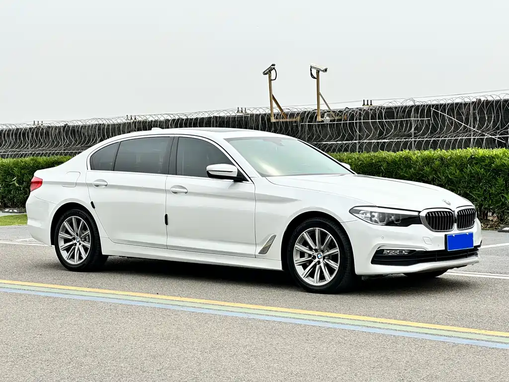 BMW 5 Series 2018 — фото 3
