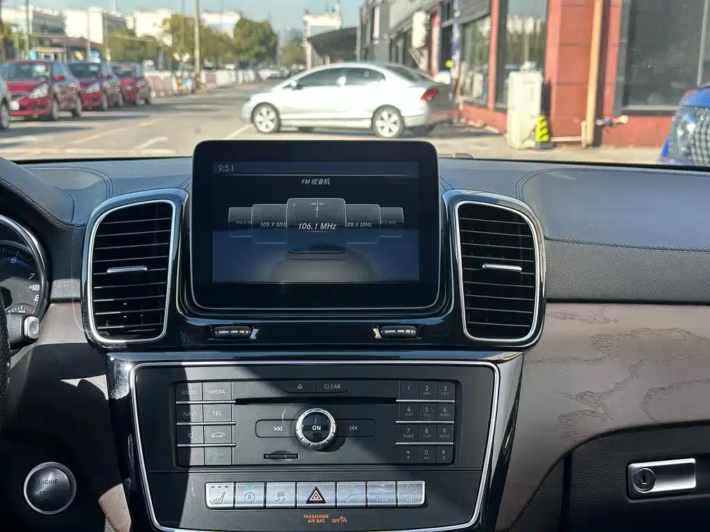 Mercedes-Benz GLE 2018 — фото 21