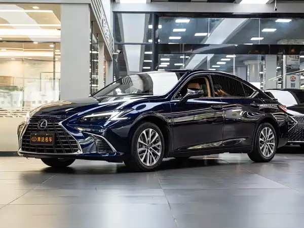 Lexus ES 2025