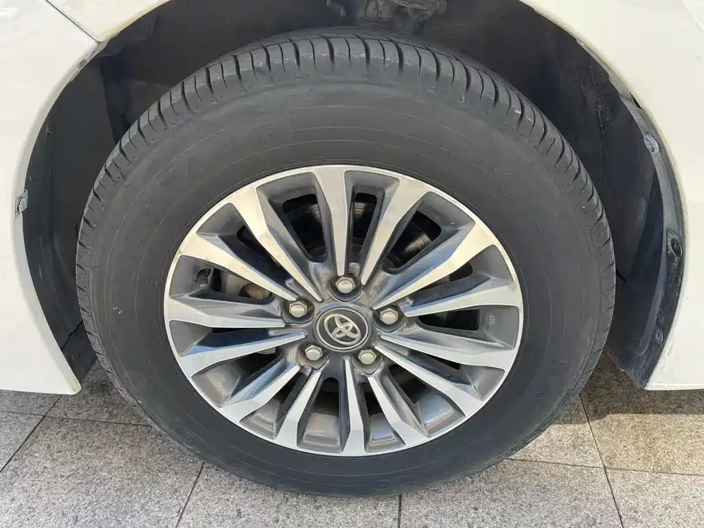 Toyota Corolla 2018 — фото 19