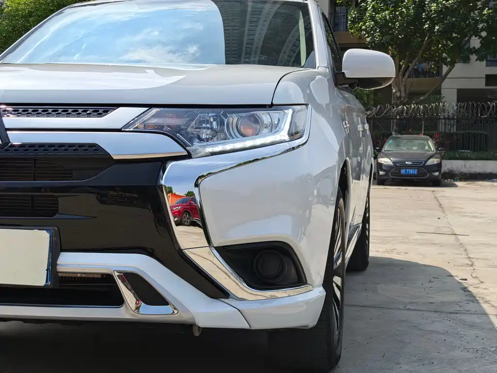 Mitsubishi Outlander 2021 — фото 15