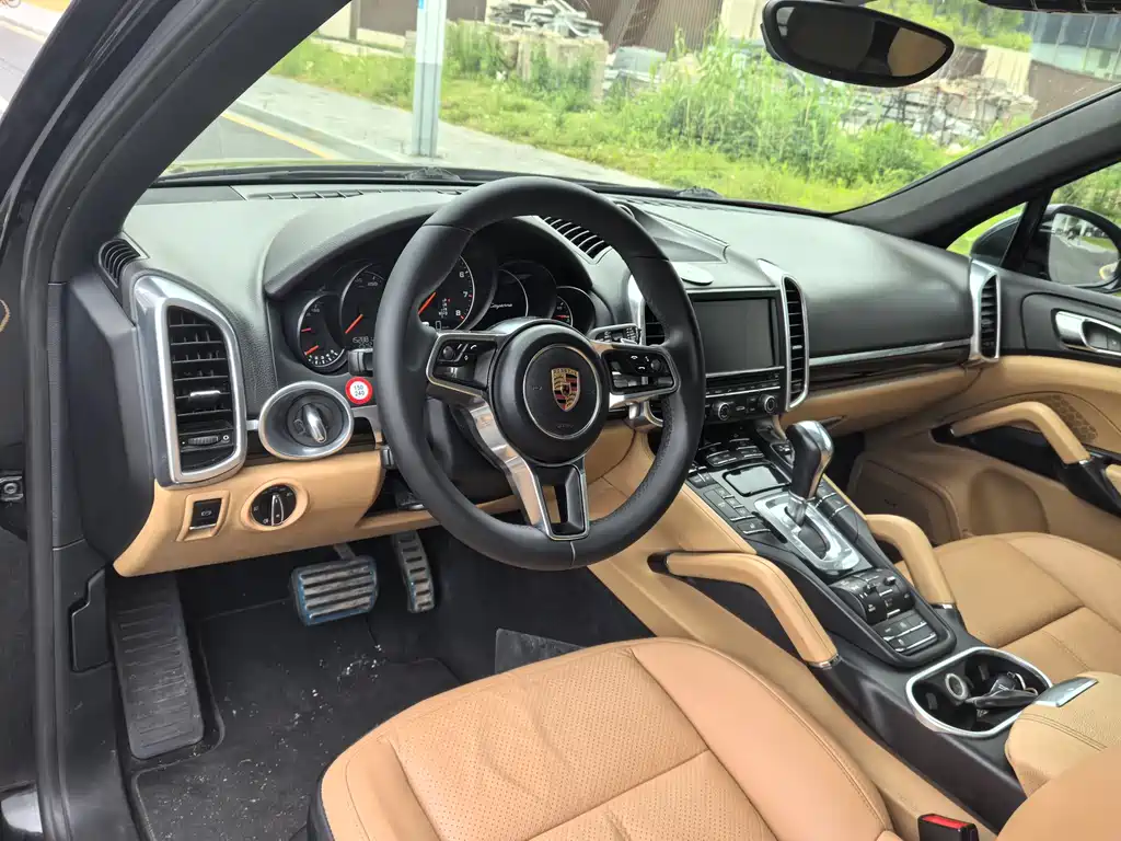 Porsche Cayenne 2016 — фото 21