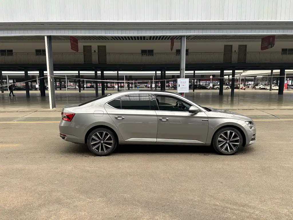 Skoda Superb 2022 — фото 4