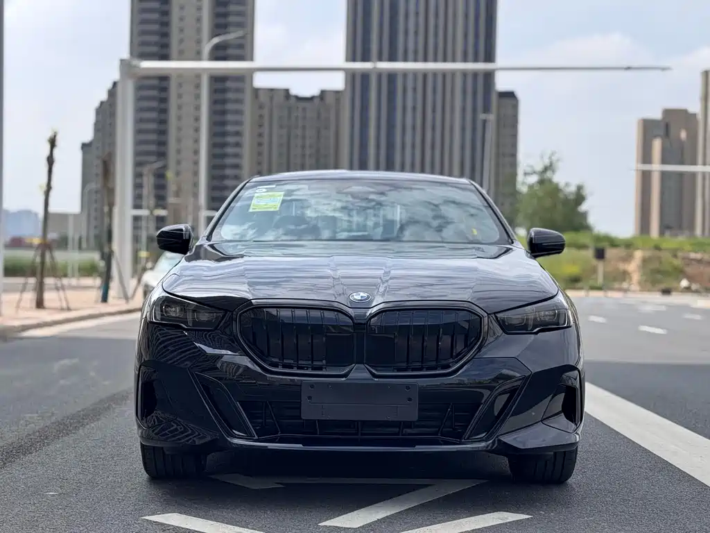 BMW 5 Series — фото 2