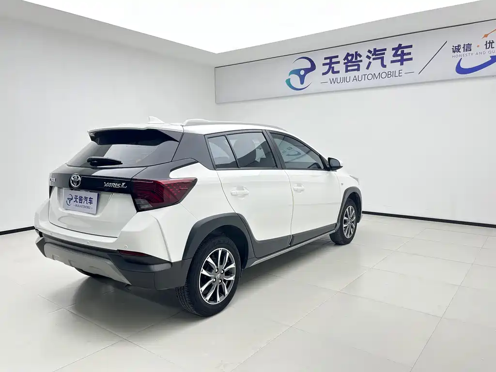 Toyota Yaris L 2022 — фото 6
