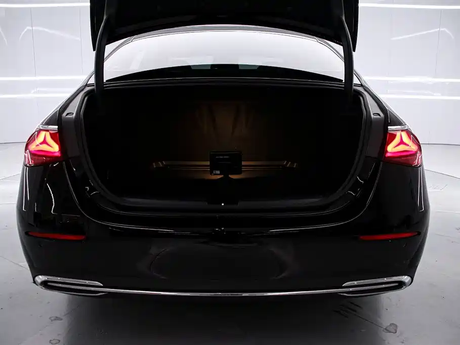 Mercedes-Benz E-Class 2024 — фото 15