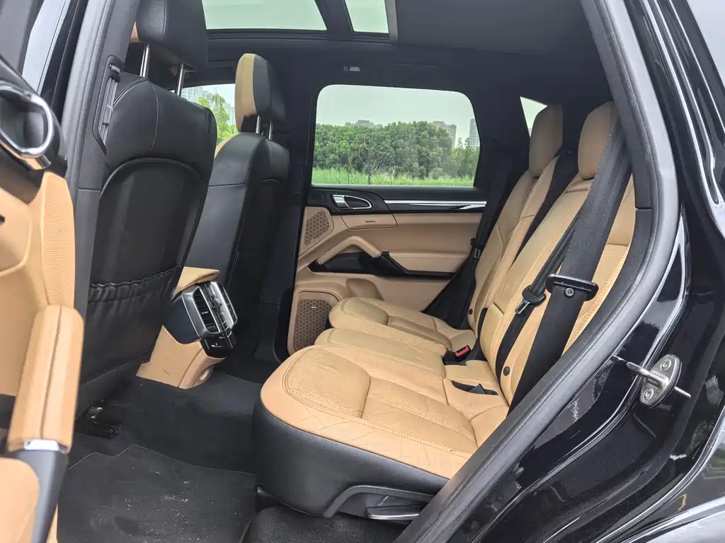 Porsche Cayenne 2016 — фото 16