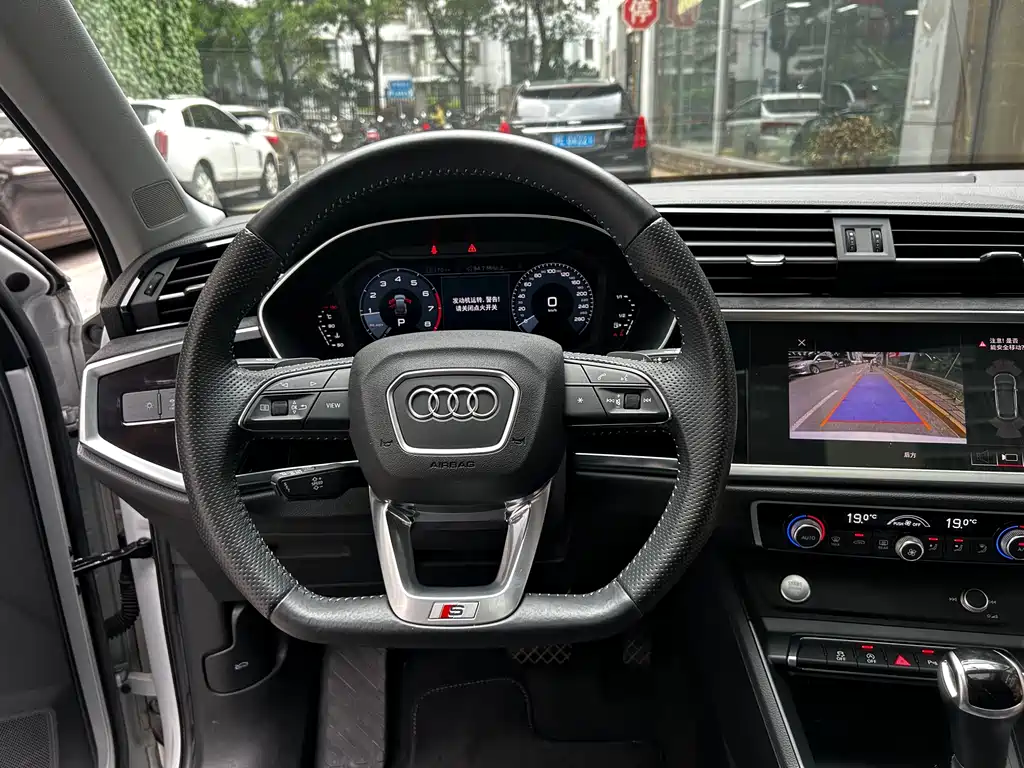 Audi Q3 Sportback 2020 — фото 12