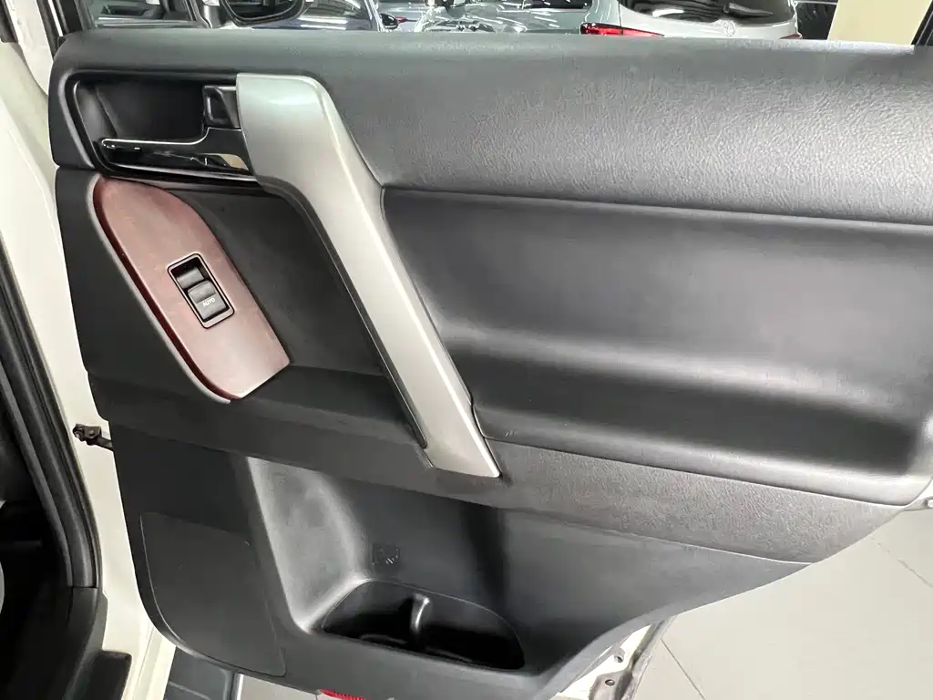 Toyota Prado 2017 — фото 16