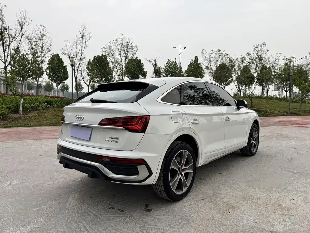 Audi Q5L Sportback 2022 — фото 8