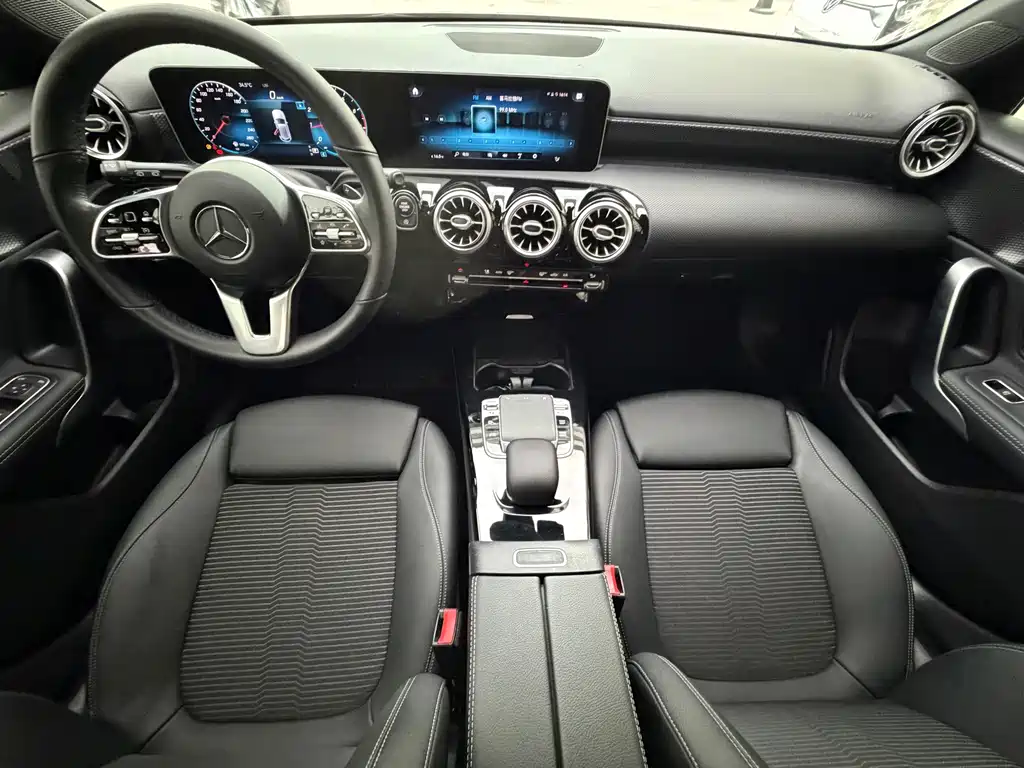 Mercedes-Benz A-Class 2019 — фото 11