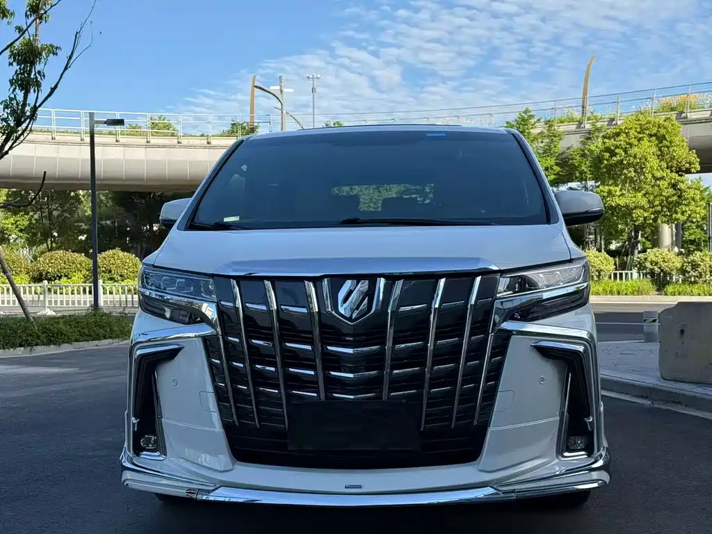 Toyota Alphard 2017 — фото 2
