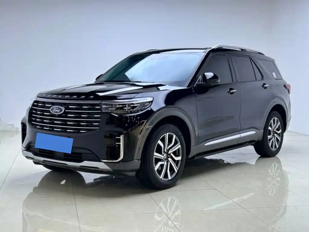 Ford Explorer 2023 — фото 1