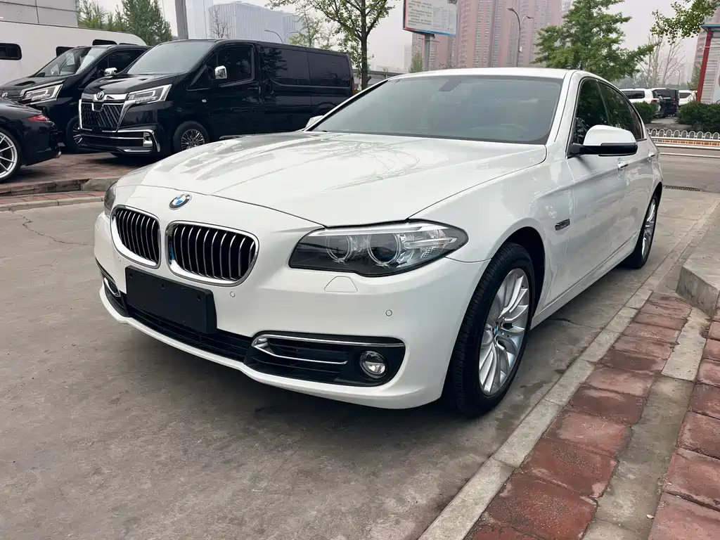 BMW 5 Series 2015 — фото 1