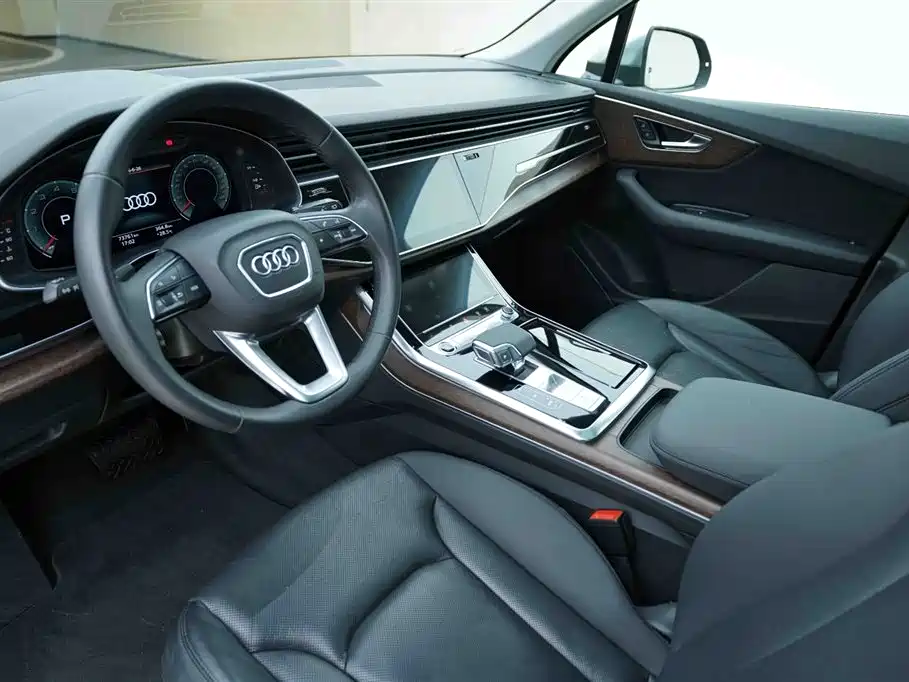 Audi Q7 2021 — фото 10