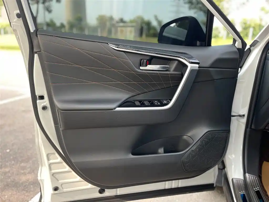 Toyota RAV4 2025 — фото 16