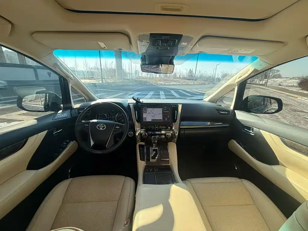 Toyota Vellfire 2023 — фото 9