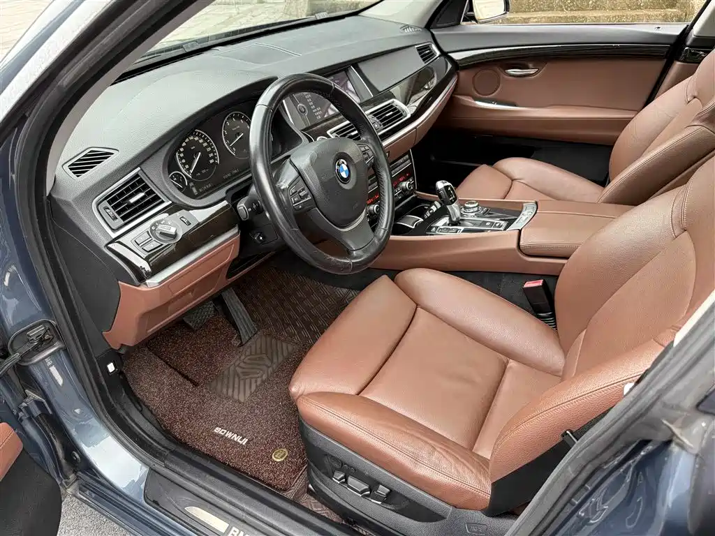 BMW 5 Series GT 2011 — фото 15